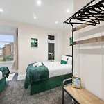Large 5 Bedroom-Free Parking-Great Transport Links