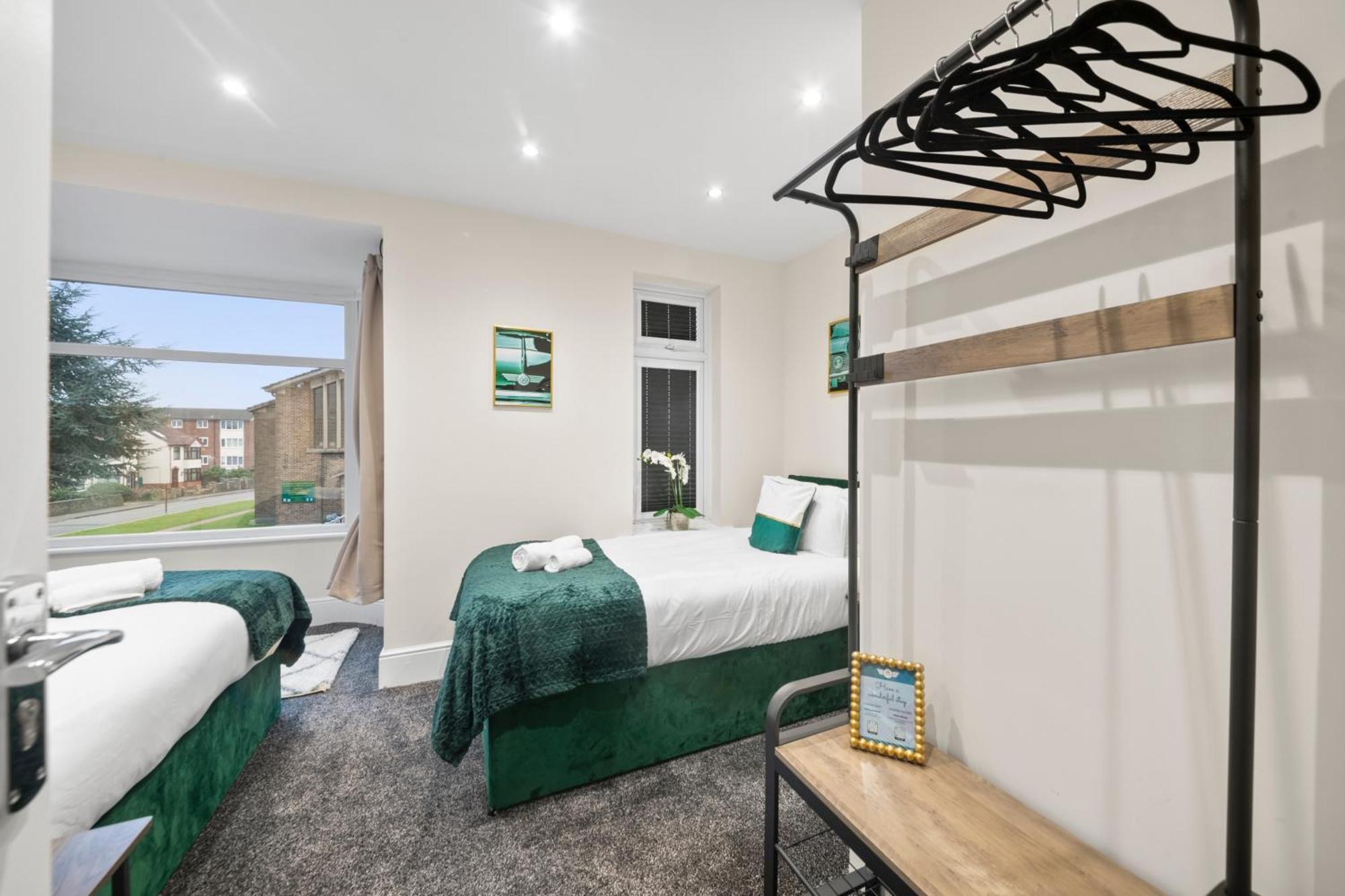 Large 5 Bedroom-free Parking-great Transport Links Oxford
