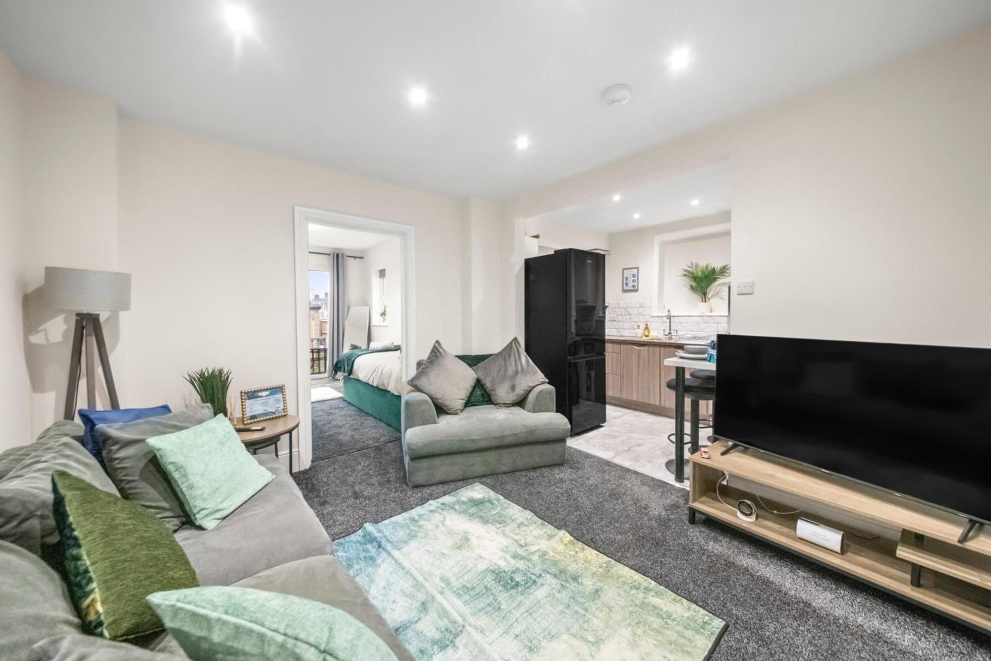 Hébergement de vacances Large 5 Bedroom-free Parking-great Transport Links *